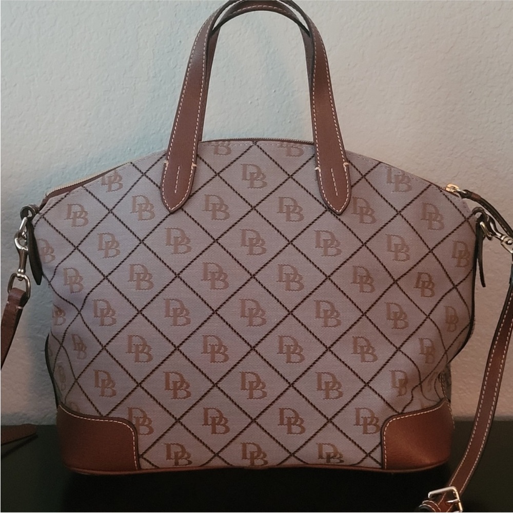 Dooney and Bourke Maxi Quilt Large
Gabriella EUC - Picture 6 of 16